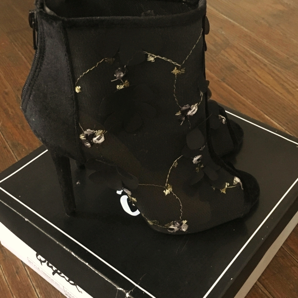 Qupied Floral Heels
